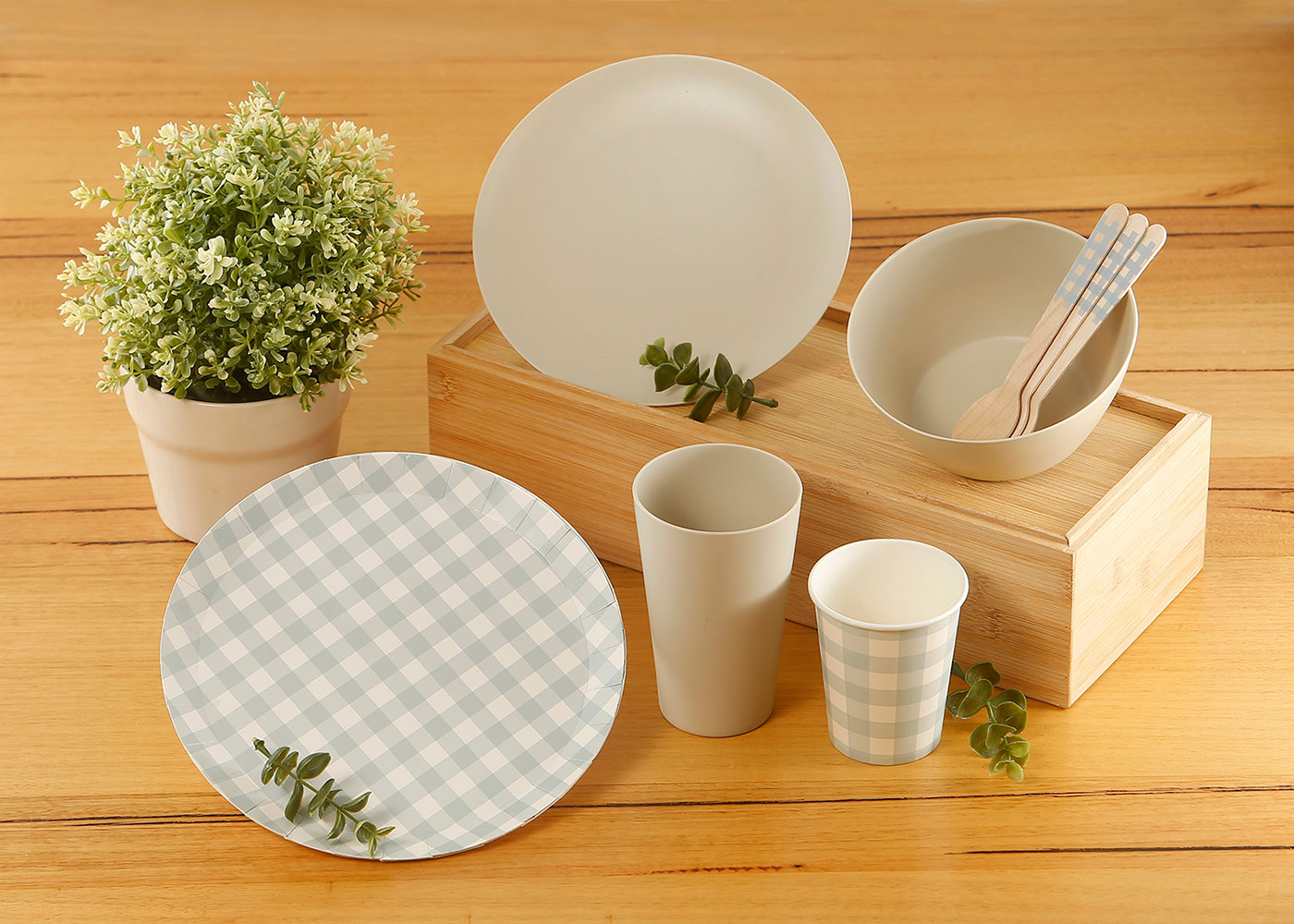 Coles new reusable and single-use tableware